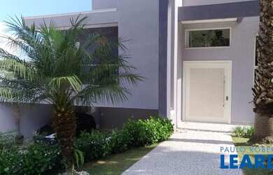 Imagem: A casa em condomínio possui 4 Dormitórios, 5 Banheiros, 4