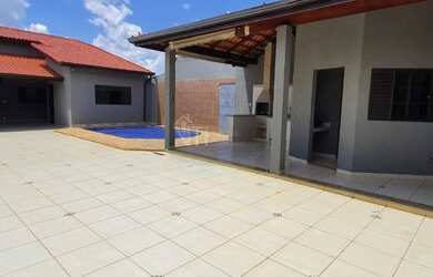 Imagem: A casa possui 2 Dormitórios, 1 Banheiro, 5 Vagas na garagem