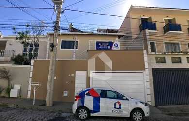 Imagem: A casa possui 3 Dormitórios, 2 Banheiros, 200m² de Área e