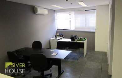 Imagem: O depósito possui 1 Vaga na garagem e 30m² de Área e está