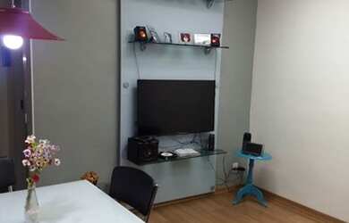 Imagem: O apartamento possui 2 Dormitórios, 1 Banheiro, 1 Vaga na garagem