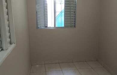 Imagem: A casa possui 1 Dormitório, 1 Banheiro e está localizado em