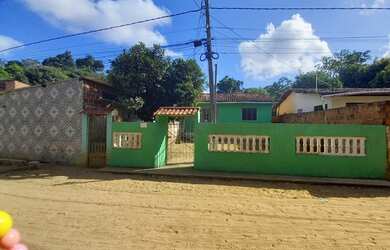 Imagem: A casa possui 2 Dormitórios, 1 Banheiro, 3 Vagas na garagem