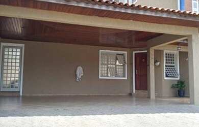 Imagem: A casa possui 4 Dormitórios, 3 Banheiros, 4 Vagas na garagem