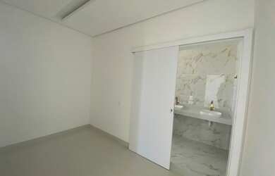 Imagem 5: Casa no Condomínio. Piscina, Varanda, 200m² de Áreae2 Vagas na garagem