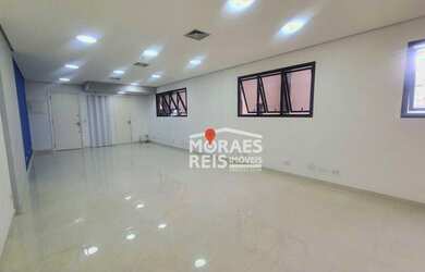 Imagem: O depósito possui 2 Vagas na garagem e 52m² de Área e está