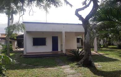 Imagem: A casa para alugar possui 3 Dormitórios, 3 Banheiros, 4 Vagas