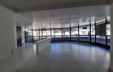 Imagem: O depósito possui 2 Vagas na garagem e 80m² de Área e está