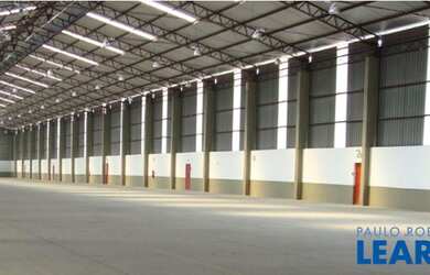 Imagem: O depósito possui 5 Vagas na garagem, 11.455m² de Área e