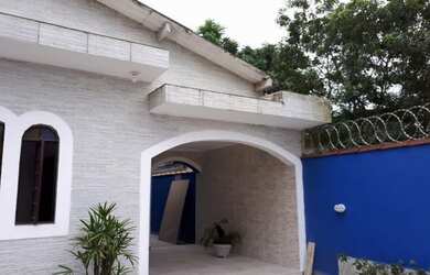 Imagem: A casa possui 2 Dormitórios, 1 Banheiro, 3 Vagas na garagem