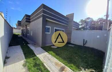 Imagem: A casa possui 3 Dormitórios, 2 Banheiros, 2 Vagas na garagem