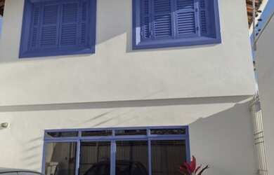 Imagem: A casa possui 3 Dormitórios, 3 Banheiros, 3 Vagas na garagem