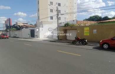 Imagem: A casa possui 4 Dormitórios, 2 Banheiros e 432m² de Área