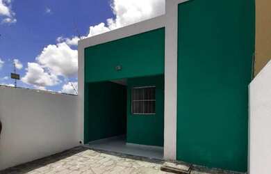 Imagem: A casa possui 3 Dormitórios, 2 Banheiros, 1 Vaga na garagem