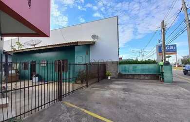 Imagem: A casa possui 5 Dormitórios, 2 Banheiros, 5 Vagas na garagem