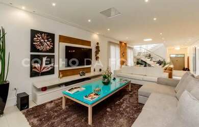 Imagem: A casa em condomínio possui 4 Dormitórios, 5 Banheiros, 5