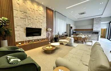 Imagem: A casa em condomínio possui 3 Dormitórios, 2 Banheiros, 4