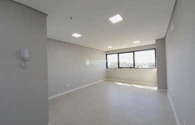 Imagem: O depósito possui 30m² de Área e está localizado em Glória