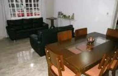 Imagem: A casa em condomínio possui 4 Dormitórios, 4 Banheiros, 2