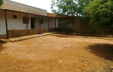 Imagem: A casa possui 2 Dormitórios, 1 Banheiro, 4 Vagas na garagem