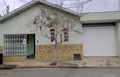 Imagem: A casa possui 2 Dormitórios, 1 Banheiro, 1 Vaga na garagem