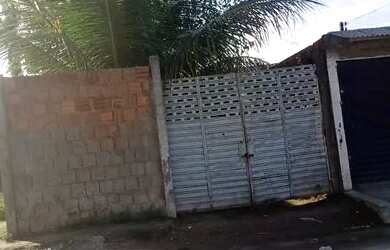 Imagem: A casa possui 1 Dormitório, 1 Banheiro, 1 Vaga na garagem