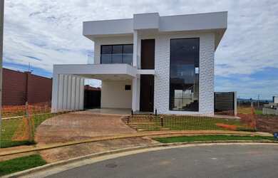 Imagem: A casa em condomínio possui 3 Dormitórios, 4 Banheiros, 4