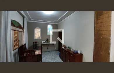 Imagem: A casa possui 3 Dormitórios, 2 Banheiros, 5 Vagas na garagem