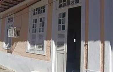 Imagem: A casa possui 2 Dormitórios, 1 Banheiro, 60m² de Área, Varanda