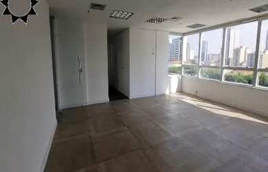 Imagem: O depósito possui 5 Vagas na garagem, 320m² de Área e está