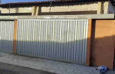 Imagem: A casa possui 3 Dormitórios, 3 Banheiros, 3 Vagas na garagem