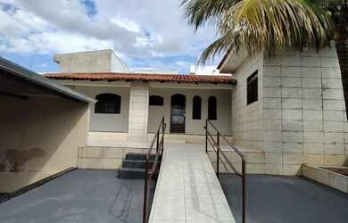 Imagem 6: Linda casa para família com espaço para lazer e segurança