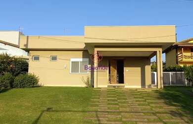 Imagem: A casa em condomínio possui 3 Dormitórios, 2 Banheiros, 4