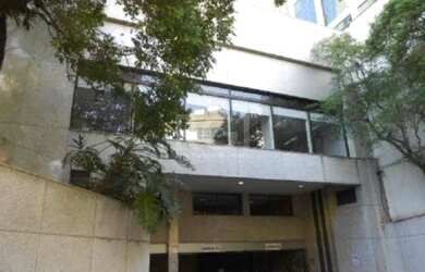 Imagem: O depósito possui 5 Vagas na garagem, 600m² de Área e está