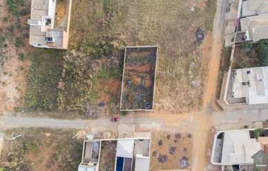 Imagem: O terreno possui 442m² de Área e está localizado em Guarujá