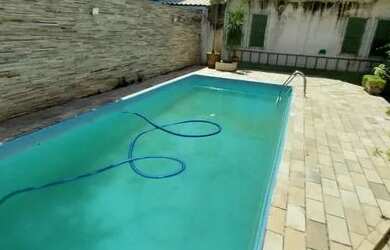 Imagem: A casa possui 2 Dormitórios, 2 Banheiros, 3 Vagas na garagem