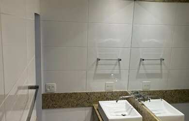 Imagem 12: Lindo Apt.Tijuca ,Todo Reformado,Sol manha, andar alto, frete,3q,2vagas,lavand,v....