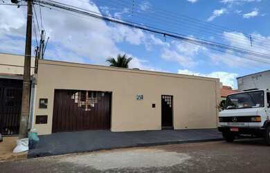 Imagem 9: Linda casa para família com espaço para lazer e segurança