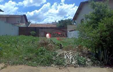 Imagem: O terreno possui 450m² de Área e está localizado em Jardim