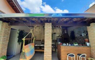 Imagem: A casa à venda possui 3 Dormitórios, 1 Banheiro, 4 Vagas na