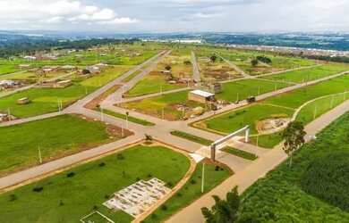 Imagem: O terreno possui 300m² de Área e está localizado em Senador