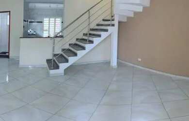 Imagem: A casa possui 4 Dormitórios, 4 Banheiros, 2 Vagas na garagem