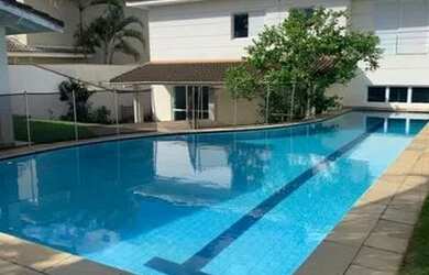 Imagem: A casa em condomínio possui 4 Dormitórios, 4 Banheiros, 4