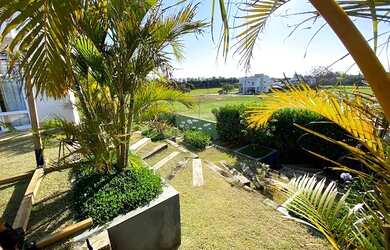 Imagem: A casa em condomínio possui 4 Dormitórios, 5 Banheiros, 5