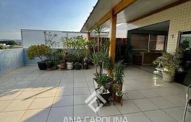 Imagem: O apartamento possui 4 Dormitórios, 2 Banheiros, 3 Vagas na