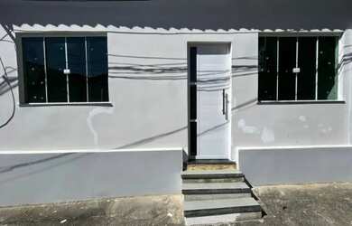 Imagem: A casa possui 2 Dormitórios, 1 Banheiro e está localizado