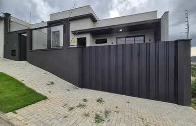 Imagem: A casa possui 2 Dormitórios, 4 Banheiros, 4 Vagas na garagem