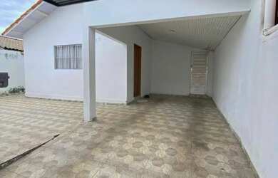 Imagem: A casa à venda possui 3 Dormitórios, 2 Banheiros e 2 Vagas