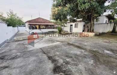 Imagem: A casa possui 4 Dormitórios, 1 Banheiro, 5 Vagas na garagem