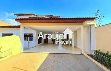 Imagem: A casa possui 2 Dormitórios, 1 Banheiro, 5 Vagas na garagem